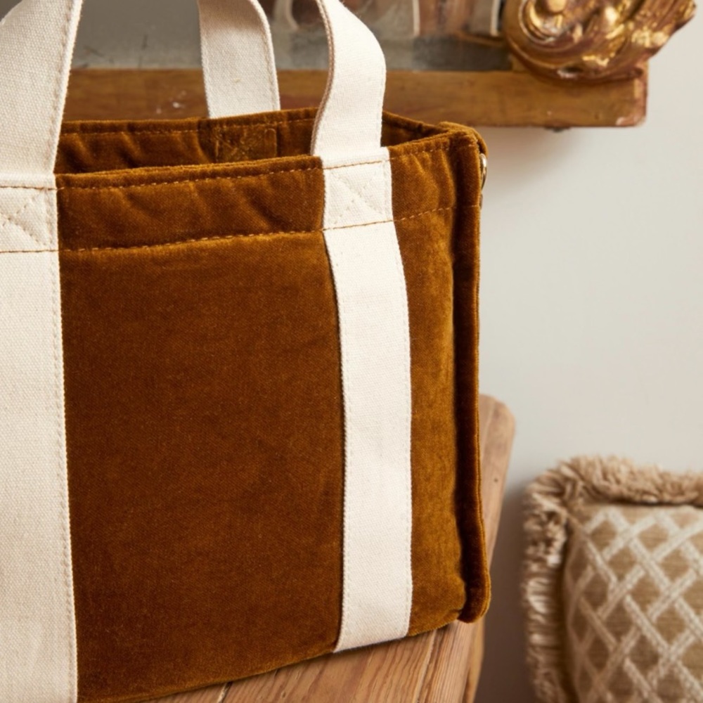 Velvet tote bag NWT - Picture 2 of 5